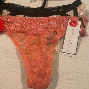 Marilyn Monroe Women's Lace Thong - Coral and Navy